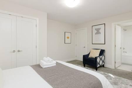 Bright New 1 Bedroom Private Secondary Basement Suite 北温哥华 外观 照片
