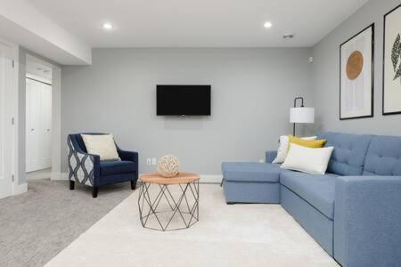 Bright New 1 Bedroom Private Secondary Basement Suite 北温哥华 外观 照片